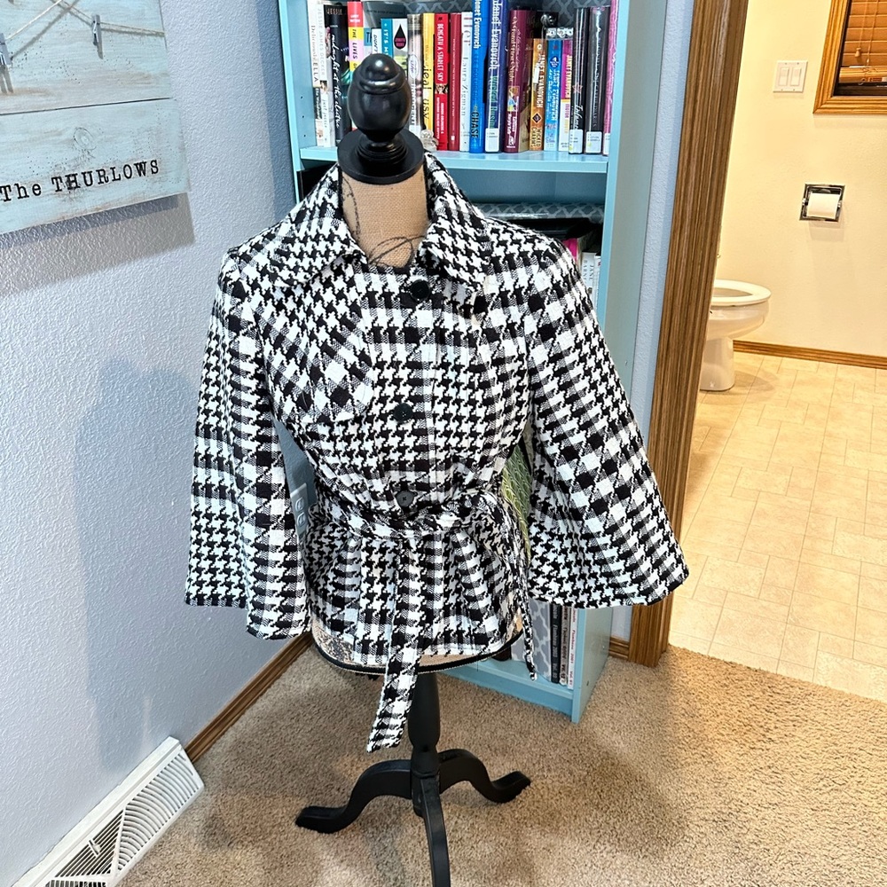 Crop sleeve coat